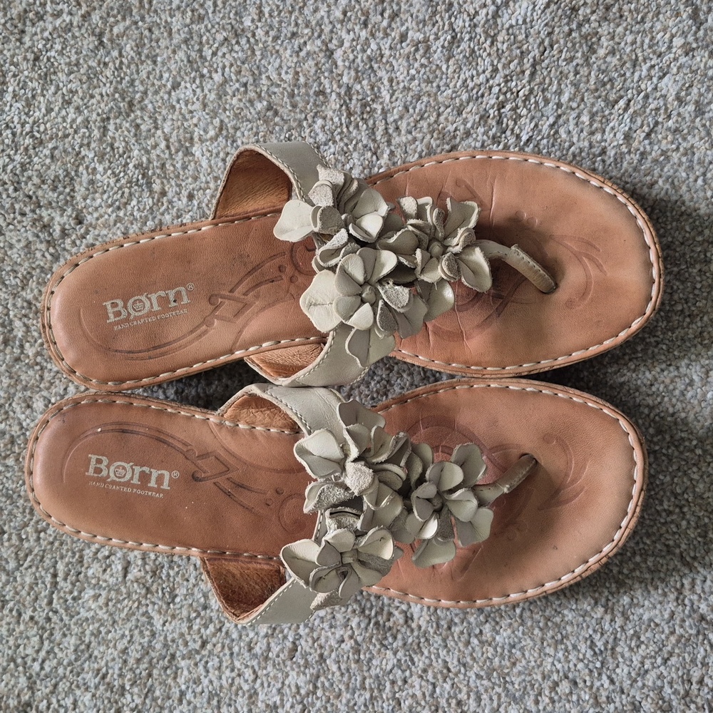 Born sandals